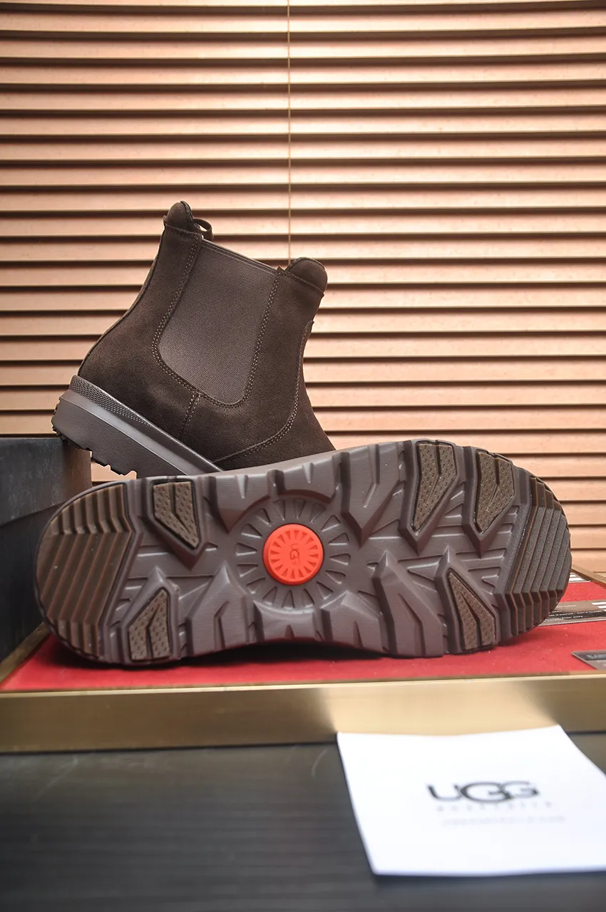 Men's shoes 💰580💶【UGG】(full genuine wool lining) Please pay attention to the original quality and compare the thickness of the wool 🏮🏮Hot style Martin boots from Australia's warm luxury brand men's shoes, official website synchronization, Beckham men's style..., made of imported top-layer waxed cowhide, waxed toe, Australian real wool velvet lining Carefully sewn...Imported rubber Martin boots outsole (comfortable, soft and wear-resistant). I really like the quality...Exquisite workmanship, you can't put it down once you see it. Code number 39-44